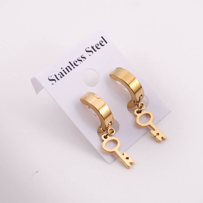 AR38966	 Huggie Acero dorado con dije