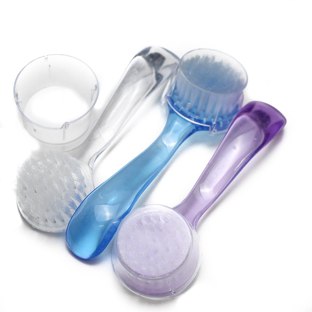 400135 Cepillo de uña