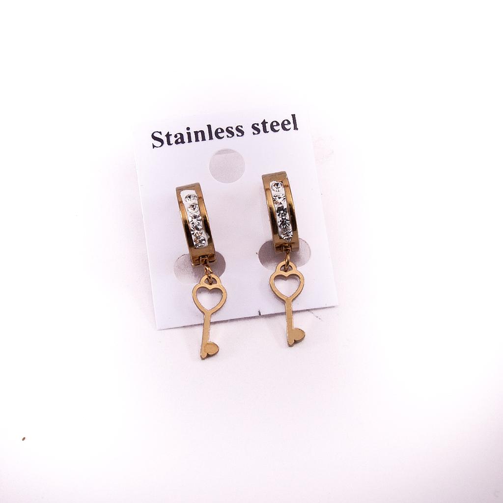 AR10221 Huggies de Acero piedritas con dije